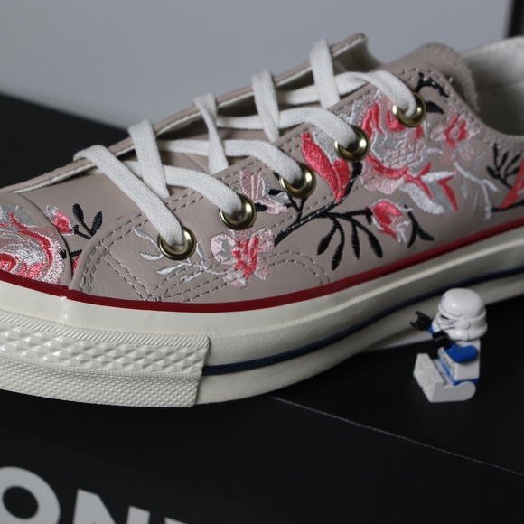 Converse Flowers / Tan Leather All Star Low Tops - Picture 6 of 7